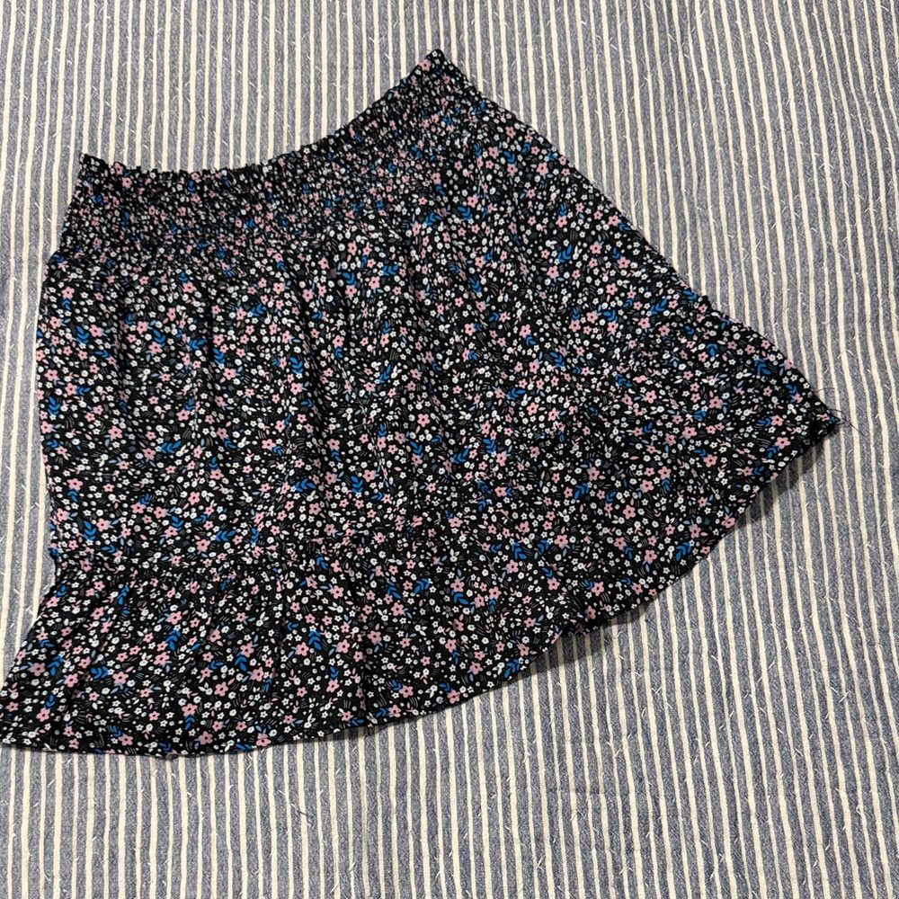 Elegant Floral A-Line Skirt in Black